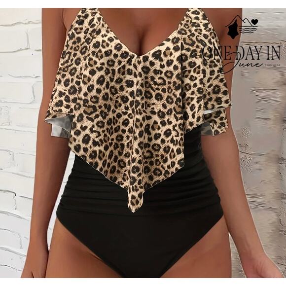 CharmLeaks Lace Up Back Flounce One Piece Swimsuit Size M - Picture 1 of 5